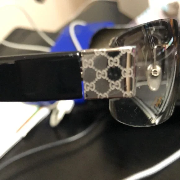 Ladies Gucci sunglasses - Picture 4 of 5